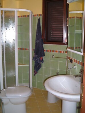 Shower, hair dryer, bidet, towels - HOLIDAY HOME "DOCTOR'S HOUSE" (Cefalù)
