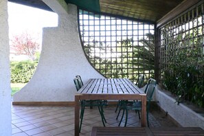 Outdoor dining - P090 - Porto Recanati, a wonderful villa in a residential complex with a swimming pool. (Porto Recanati)