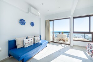 TV - Studio in aloha with front ocean view (Benalmádena)