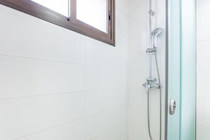 Shower, hair dryer, towels - Studio in aloha with front ocean view (Benalmádena)