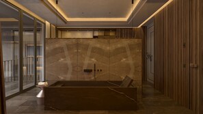 The Vault Junior Suite | Baño