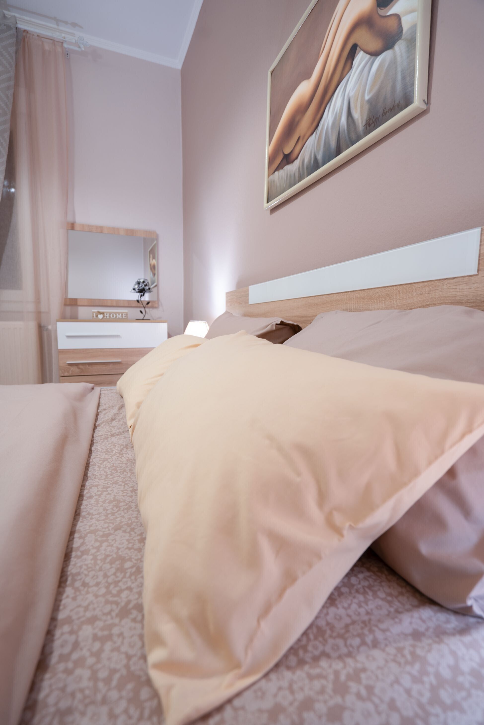 Iron/ironing board, WiFi, bed sheets