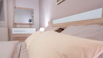 Iron/ironing board, WiFi, bed sheets