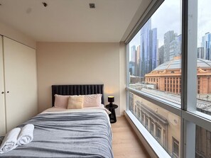 Iron/ironing board, WiFi, bed sheets - Iconic QV Aparment Hideaway | Chic 2BR CBD Escape (Melbourne)