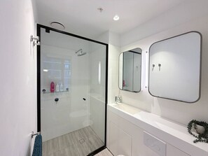 Bathroom - 2BR/2BA Urban Sanctuary: Views from 33rd Flr (Melbourne)