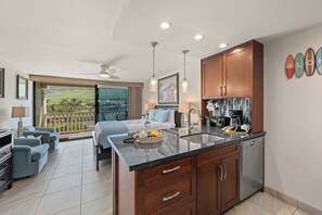 Iron/ironing board, free WiFi, bed sheets - SUMMER SALE! Charming studio with mountain views - Lahaina Shores 322 (Lahaina)