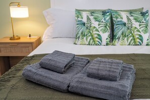 1 bedroom, iron/ironing board, WiFi, bed sheets - Peaceful and cozy Botanic Retreat - FREE Shuttle (Orlando)