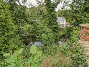 Property grounds - Riverside House (Scarborough)
