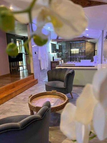 Chalet romantique avec spa et sauna prives