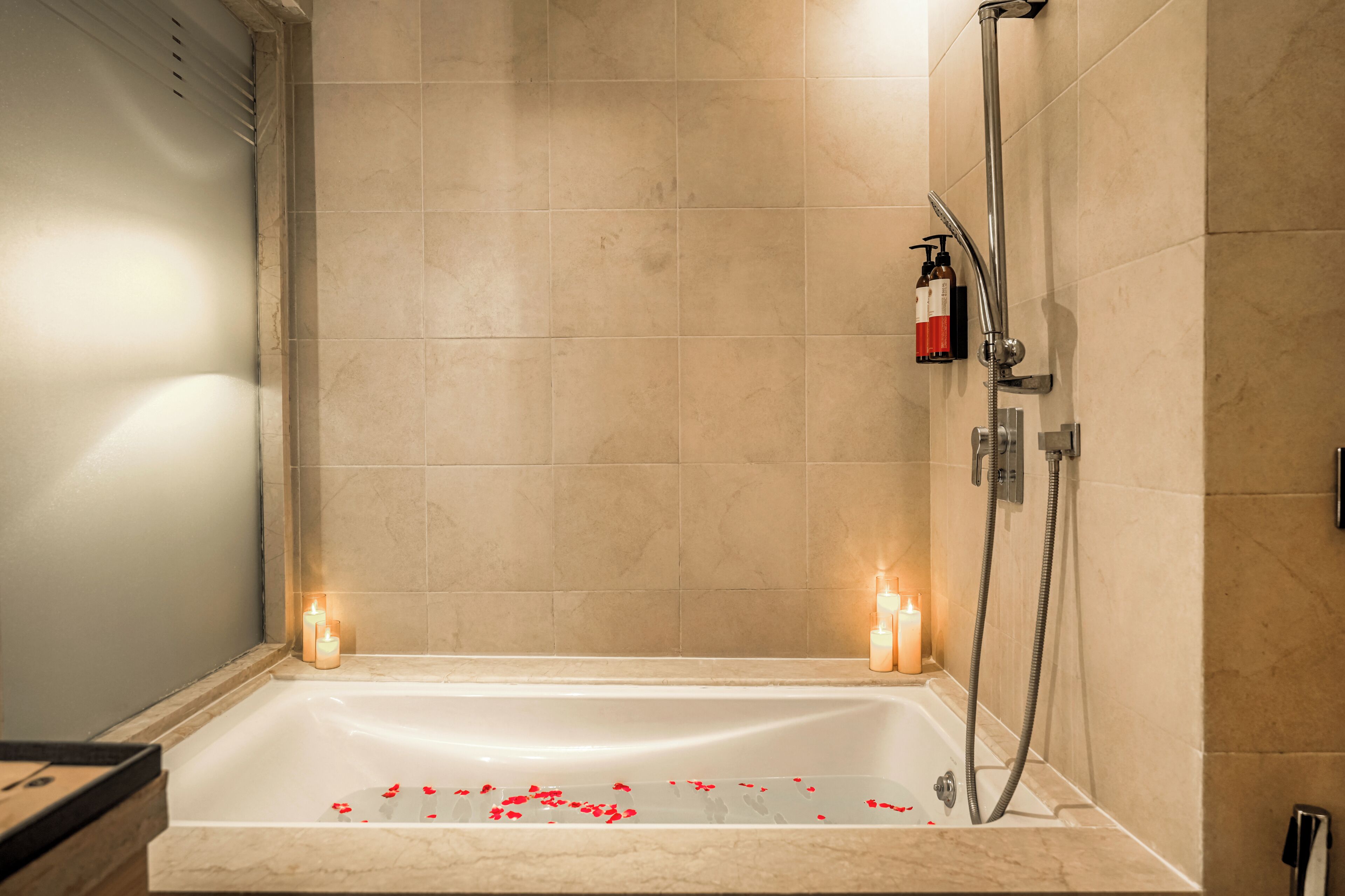 Executive Studio Suite | Bathroom