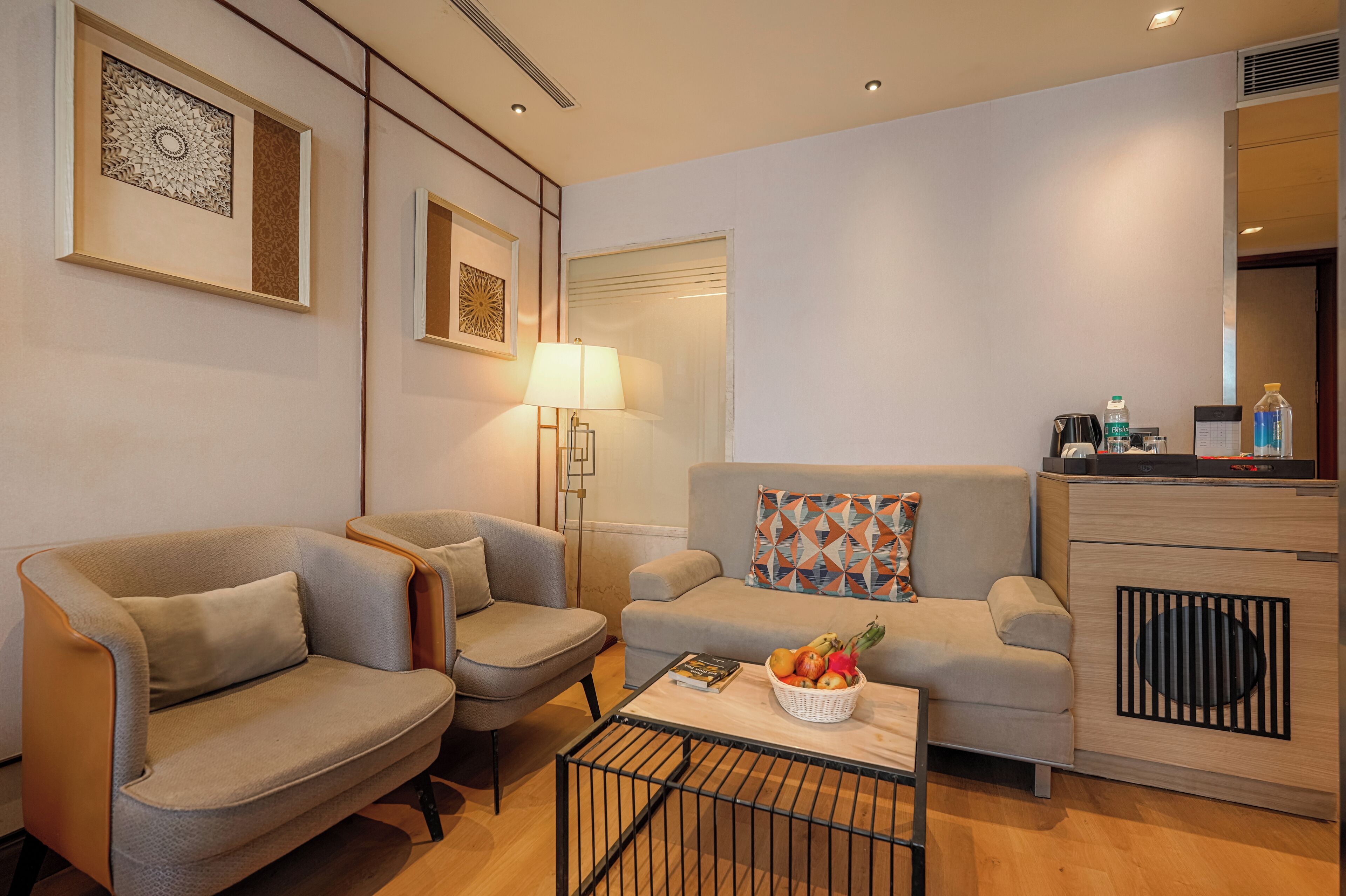 Executive Studio Suite | Living area | 42-inch LED TV with digital channels