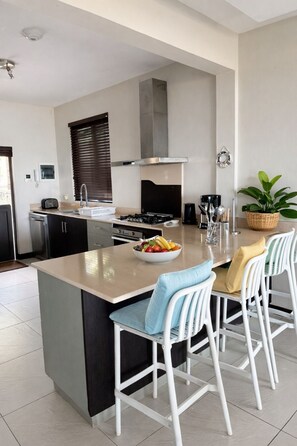 Highchair - Black Reef Apartments (Trou aux Biches)