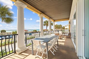Outdoor dining - Direct Gulf view-Private Pool-Sleeps 16-6BD-Pet friendly (Destin)