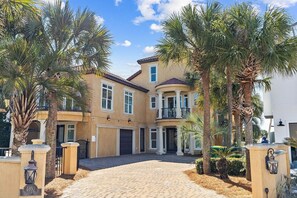 Exterior - Direct Gulf view-Private Pool-Sleeps 16-6BD-Pet friendly (Destin)