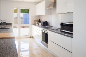 Fridge, microwave, oven, dishwasher - Casa Joshollie 3 bedroom villa (Carvoeiro)
