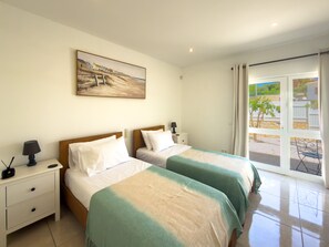 3 bedrooms, iron/ironing board, free WiFi, bed sheets - Casa Joshollie 3 bedroom villa (Carvoeiro)