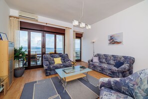 TV, DVD player - Comfortable vacation apartment for 4-5 people, only 200 m to the beach (Crikvenica)