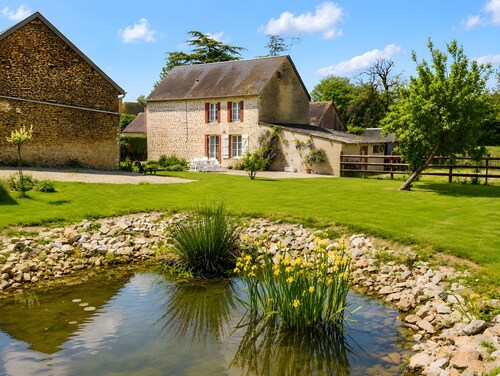 Country house with private terrace, garden, and Wi-Fi in Sainte-Scolasse-sur-Sarthe