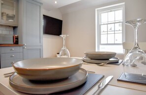 Dining - Holdens Cottage offers a high-standard, one-bedroom apartment perfect for couples seeking a romantic break. This first-floor apartment boasts a central location and is equipped with all modern conveniences for a comfortable and enjoyable stay. (Whitstable)