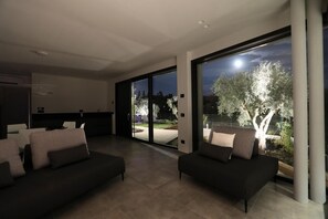Interior - Terra Art Suite   Lake View and Hot Tub (BARDOLINO)