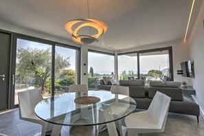 Interior - Terra Art Suite   Lake View and Hot Tub (BARDOLINO)