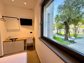2 bedrooms - Acqua Art Suite   Apartment with garden (BARDOLINO)