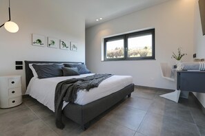 1 bedroom, Internet - Aria Art Suite   Lake View Terrace and Private Hot Tub (BARDOLINO)