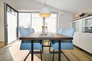 Dining - Pilot berth 13 in Porthouse Büsum with harbor view (Büsum)