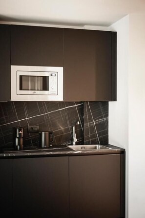 Superior Suite, Balcony, Mountain View | Private kitchen - Hotel La Truga (Selva di Val Gardena)