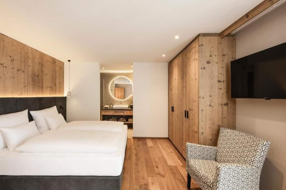 Deluxe Suite, 2 Bedrooms, Balcony, Mountainside