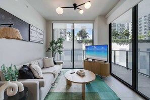TV, table football, offices - Downtown Collective - Pool, Rooftop Bar (Miami)