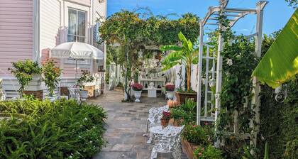1885 Rose Cottage-East End Carriage House-Lower Unit-Close to Cruises & Strand!