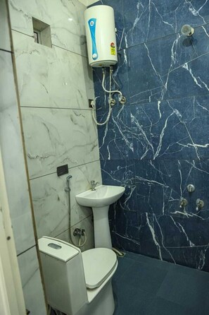 Deluxe vierpersoonskamer | Badkamer