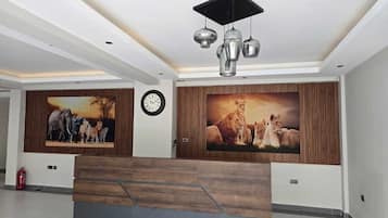 Chambre Deluxe Double ou avec lits jumeaux, vue jardin | Hall