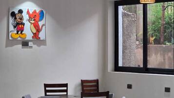 Chambre Deluxe Double ou avec lits jumeaux, vue jardin | Restauration