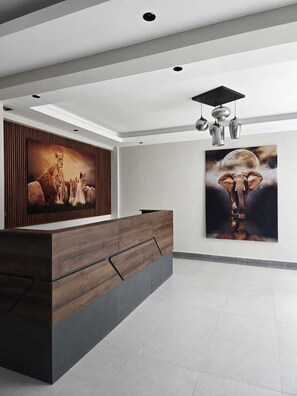 Habitación Deluxe con 1 cama matrimonial o 2 individuales, vista al jardín | Lobby