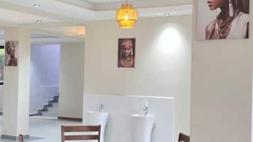 Deluxe-Doppel- oder -Zweibettzimmer, Gartenblick | Speisen