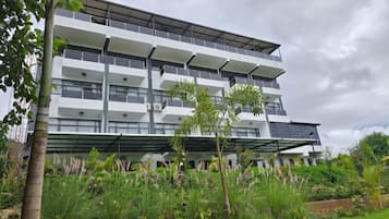 Chambre Deluxe Double ou avec lits jumeaux, vue jardin | Extérieur