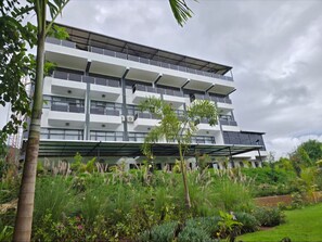 Kahden hengen deluxe-huone (yksi tai kaksi sänkyä), näköala puutarhaan | Ulkopuoli