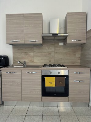 Private kitchen - Private veranda and BBQ| Modern Comfort La Caletta (San Giovanni)