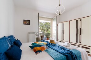 Iron/ironing board, WiFi, bed sheets - Holiday Home 'Casa Dafne in Otranto 6 Guests' with Balcony, Wi-Fi and Air Conditioning (Otranto)