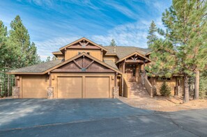 Exterior - Luxury  Retreat with Hot Tub, SHARC, A/C and Bikes (Sunriver)