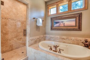 Shower, hair dryer, towels, toilet paper - Luxury Retreat with Hot Tub, SHARC, A/C and Bikes (Sunriver)