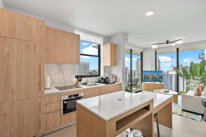 Fridge, stovetop, dishwasher, coffee/tea maker - FIFA Fan Fest at Bayfront  | Modern 2BR | Gym (Miami)