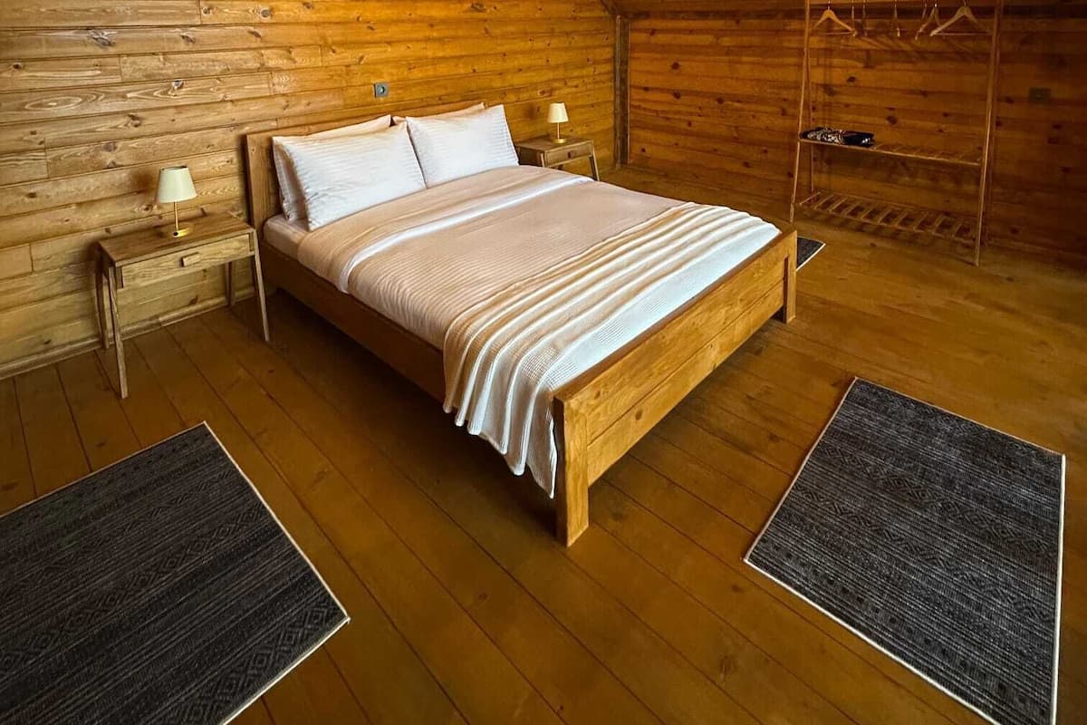 Hypo-allergenic bedding, desk, laptop workspace, free WiFi
