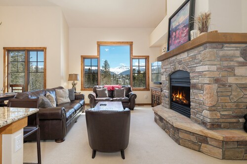 Luxurious 3 bedroom, mt views, garage parking and private decks