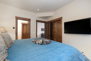 Travel crib, internet, bed sheets