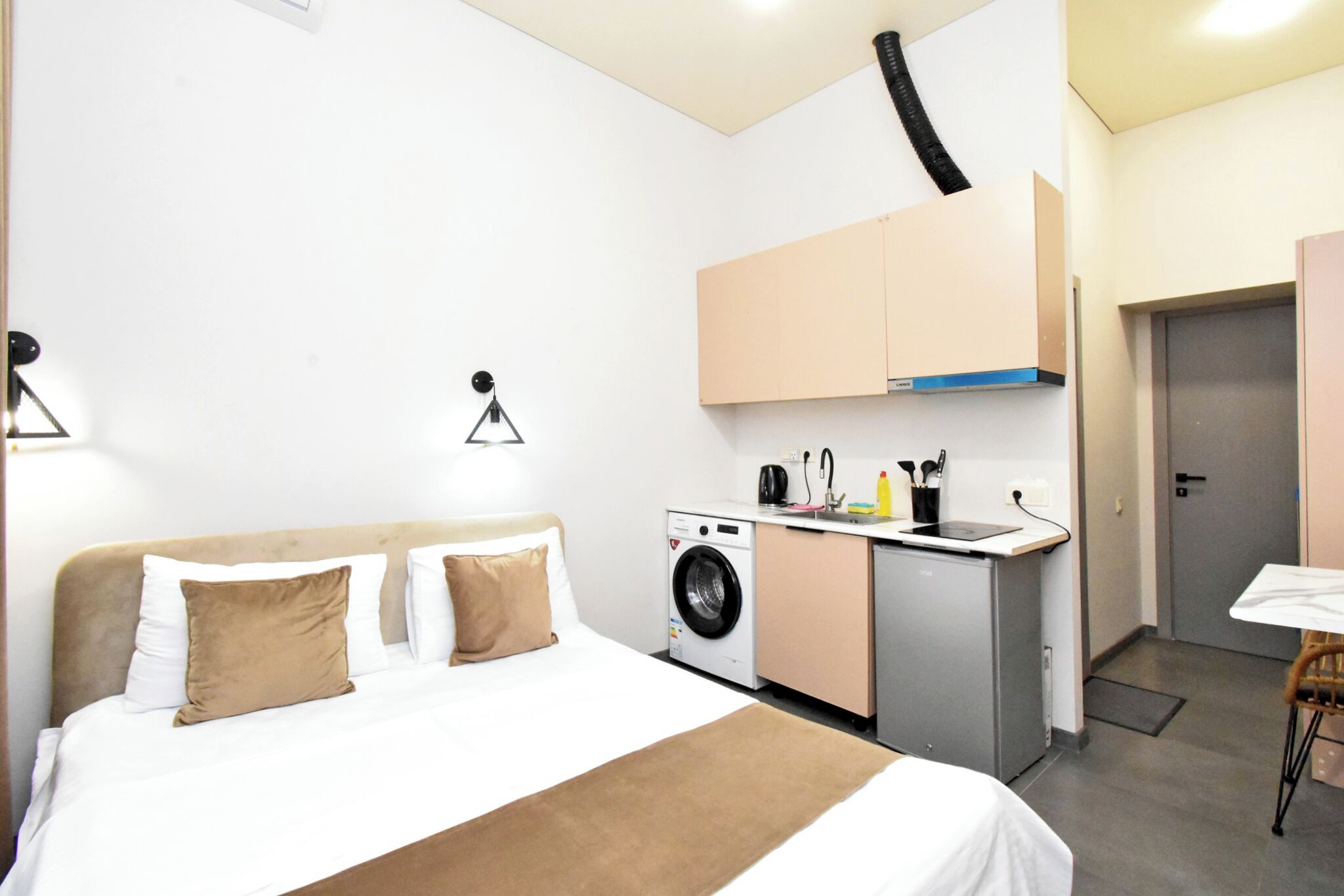 Standard Apartment, Courtyard View | Laptop workspace, soundproofing, iron/ironing board, WiFi (free)