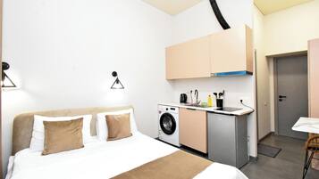 Standard Apartment, Courtyard View | Laptop workspace, soundproofing, iron/ironing board, WiFi (free)