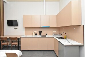 Laptop workspace, soundproofing, iron/ironing board, free WiFi - Seva Apart-Hotel (Yerevan)
